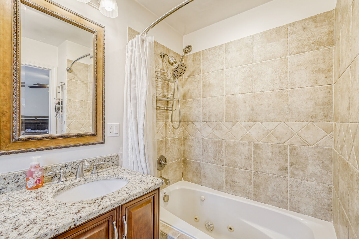 1S538 Bayberry Lane, Wheaton, IL 60189