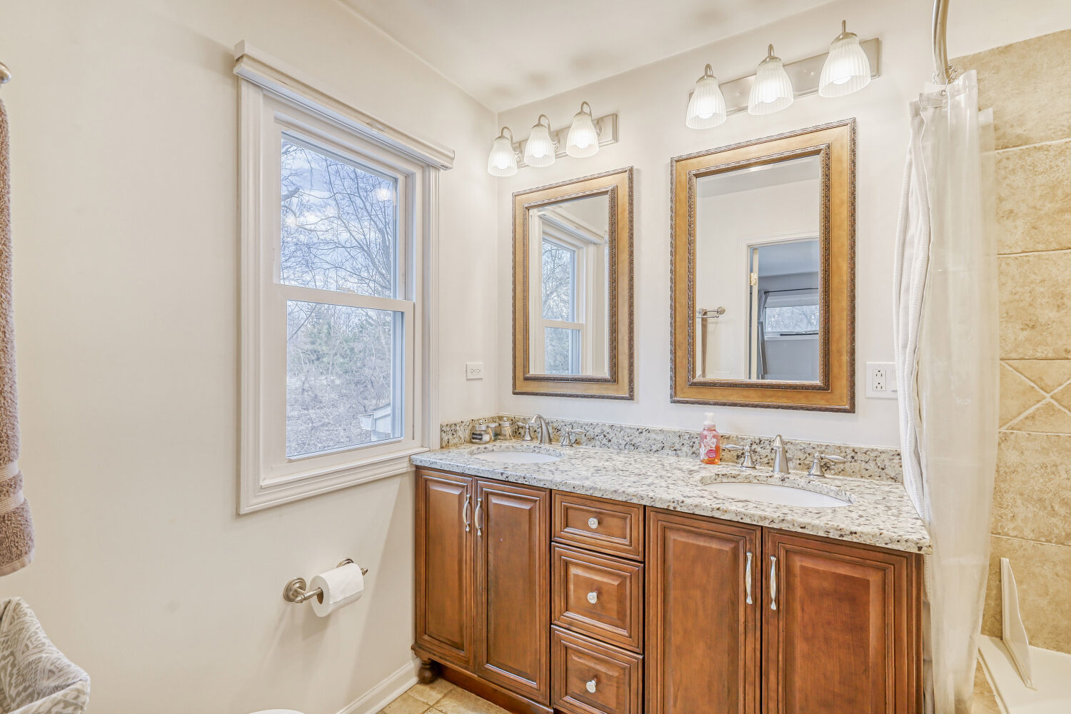 1S538 Bayberry Lane, Wheaton, IL 60189