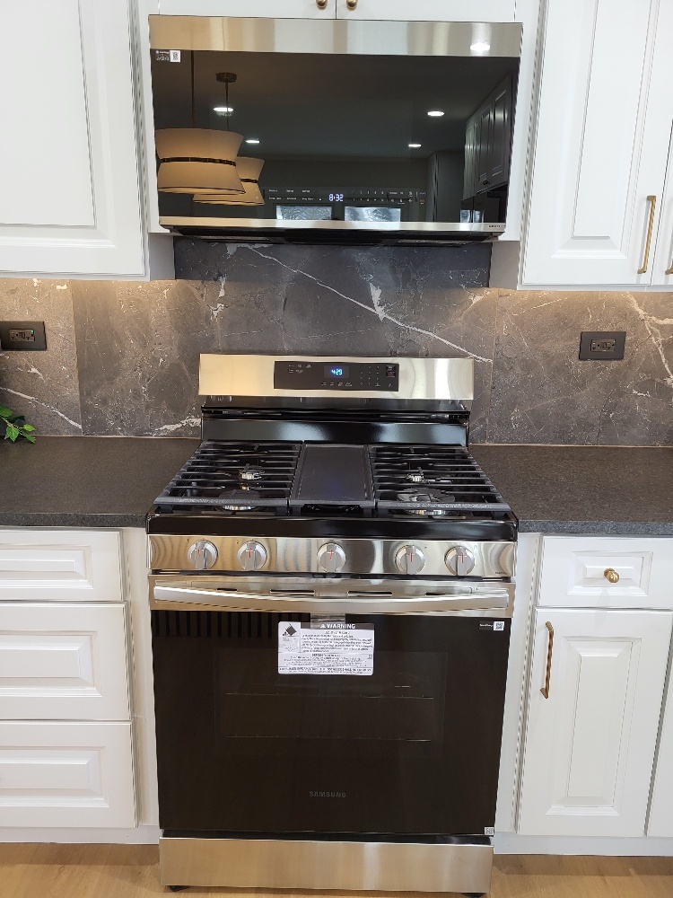 6831 Plymouth Road, Downers Grove, IL 60516