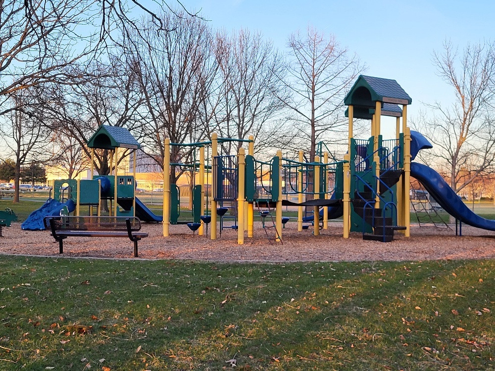 6831 Plymouth Road, Downers Grove, IL 60516