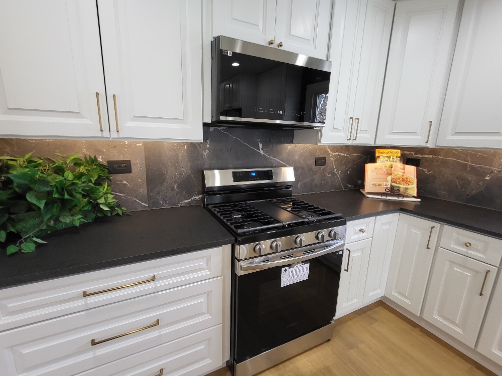 6831 Plymouth Road, Downers Grove, IL 60516