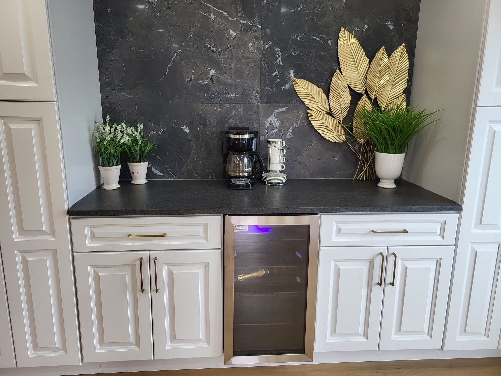 6831 Plymouth Road, Downers Grove, IL 60516