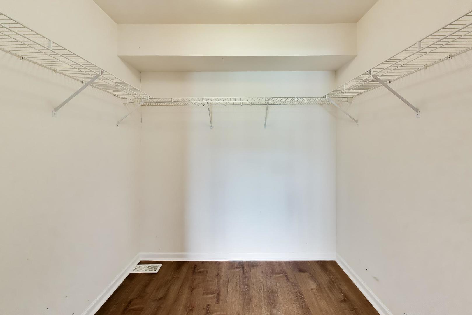 2710 Old Woods Trail, Plainfield, IL 60586