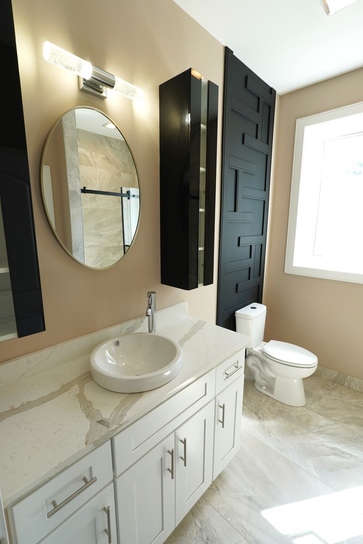 9615 S California Avenue, Evergreen Park, IL 60805