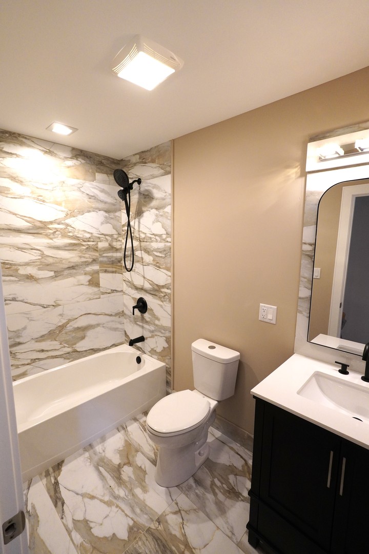 9615 S California Avenue, Evergreen Park, IL 60805