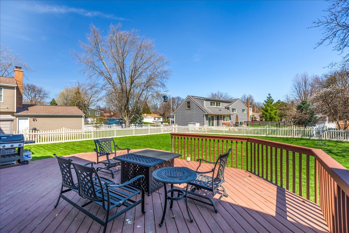 208 S Birchwood Drive, Naperville, IL 60540