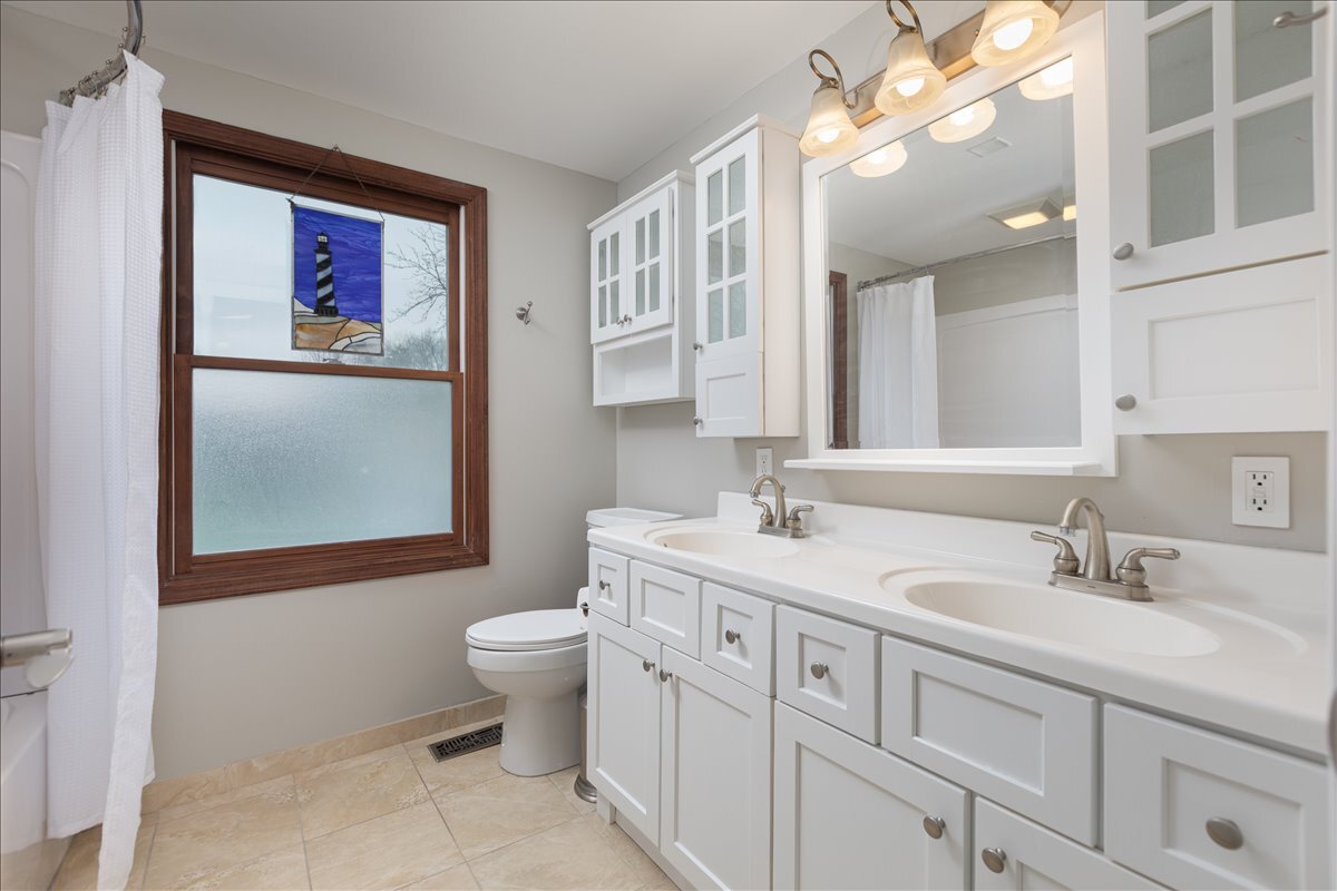 208 S Birchwood Drive, Naperville, IL 60540