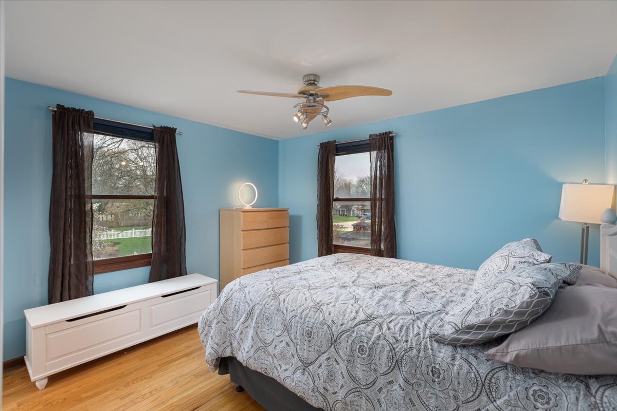 208 S Birchwood Drive, Naperville, IL 60540