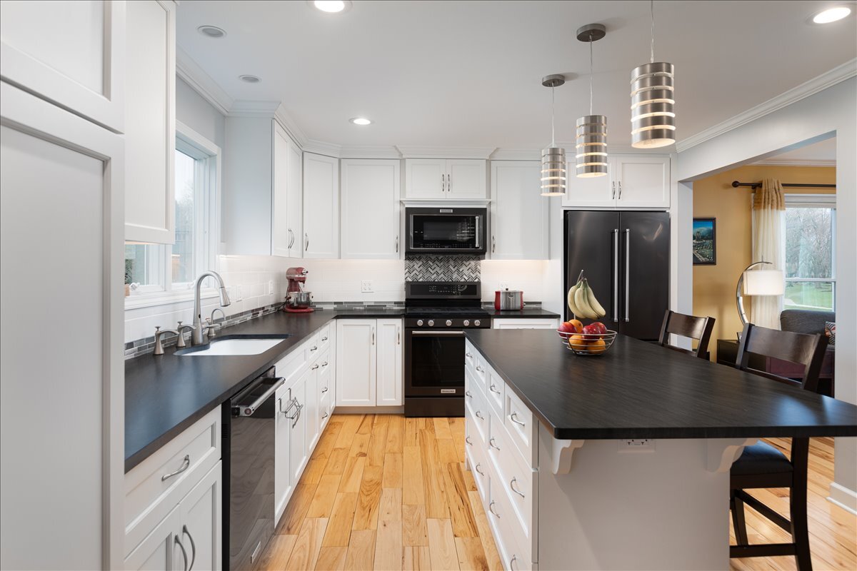 208 S Birchwood Drive, Naperville, IL 60540