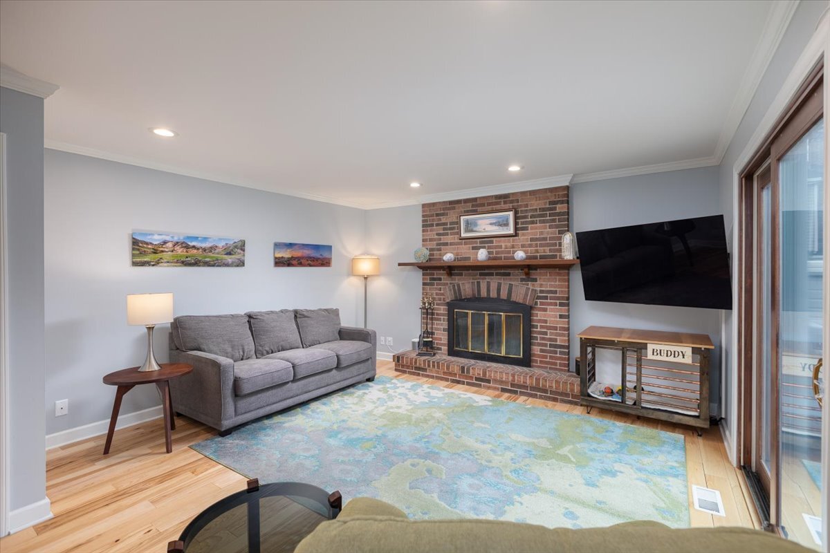 208 S Birchwood Drive, Naperville, IL 60540