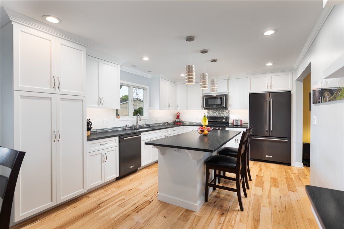 208 S Birchwood Drive, Naperville, IL 60540