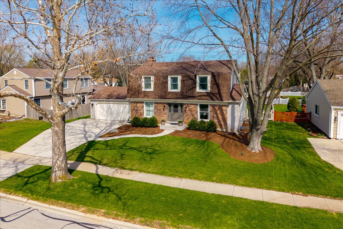 208 S Birchwood Drive, Naperville, IL 60540