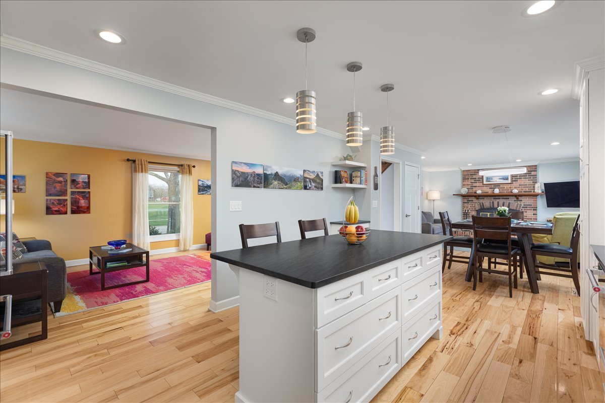 208 S Birchwood Drive, Naperville, IL 60540