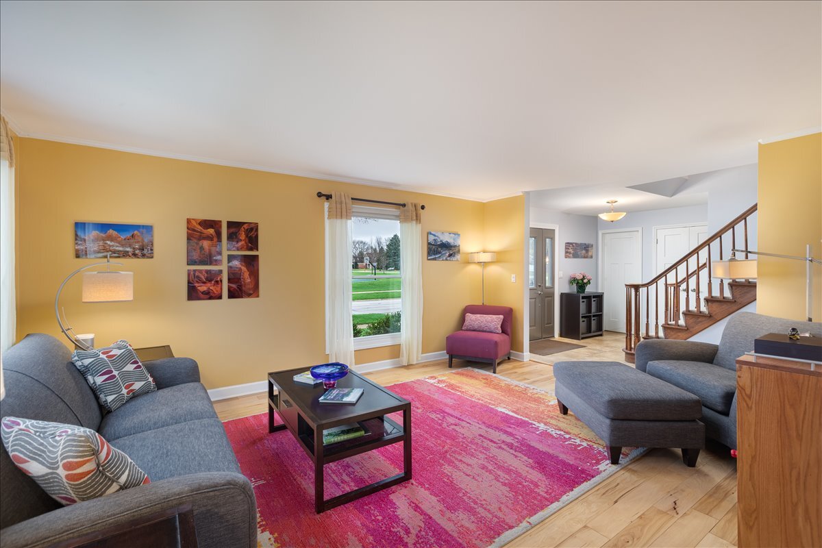 208 S Birchwood Drive, Naperville, IL 60540