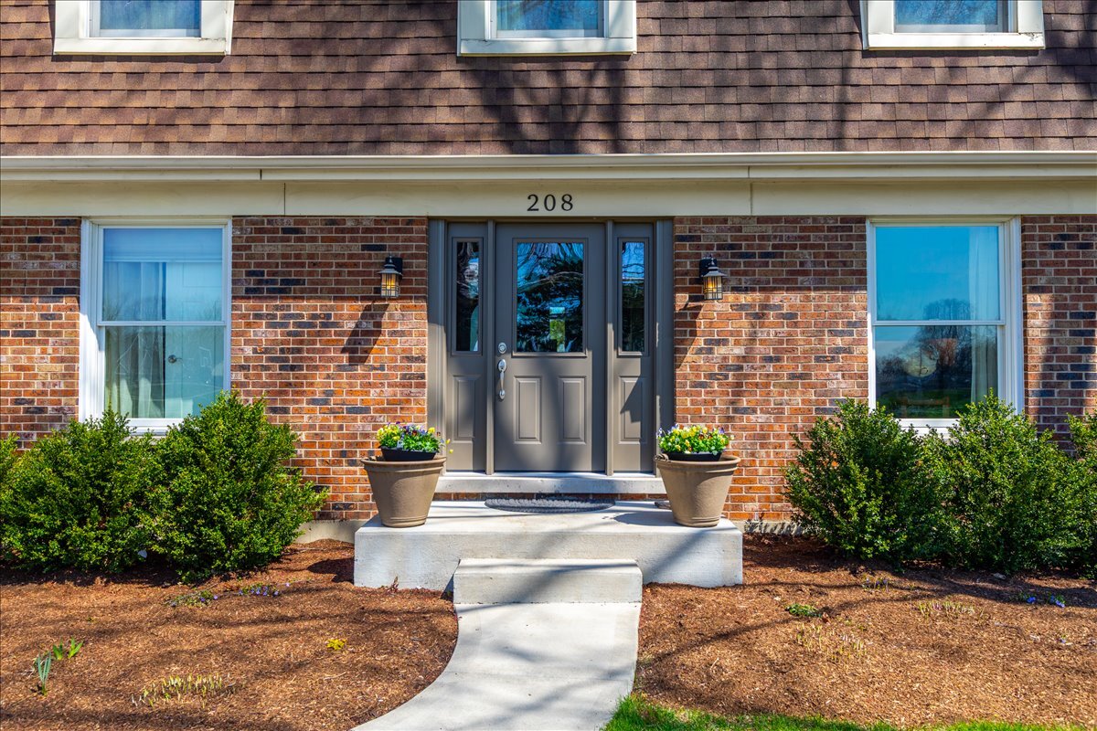 208 S Birchwood Drive, Naperville, IL 60540