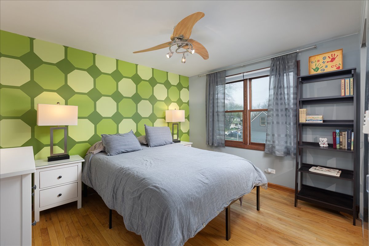 208 S Birchwood Drive, Naperville, IL 60540