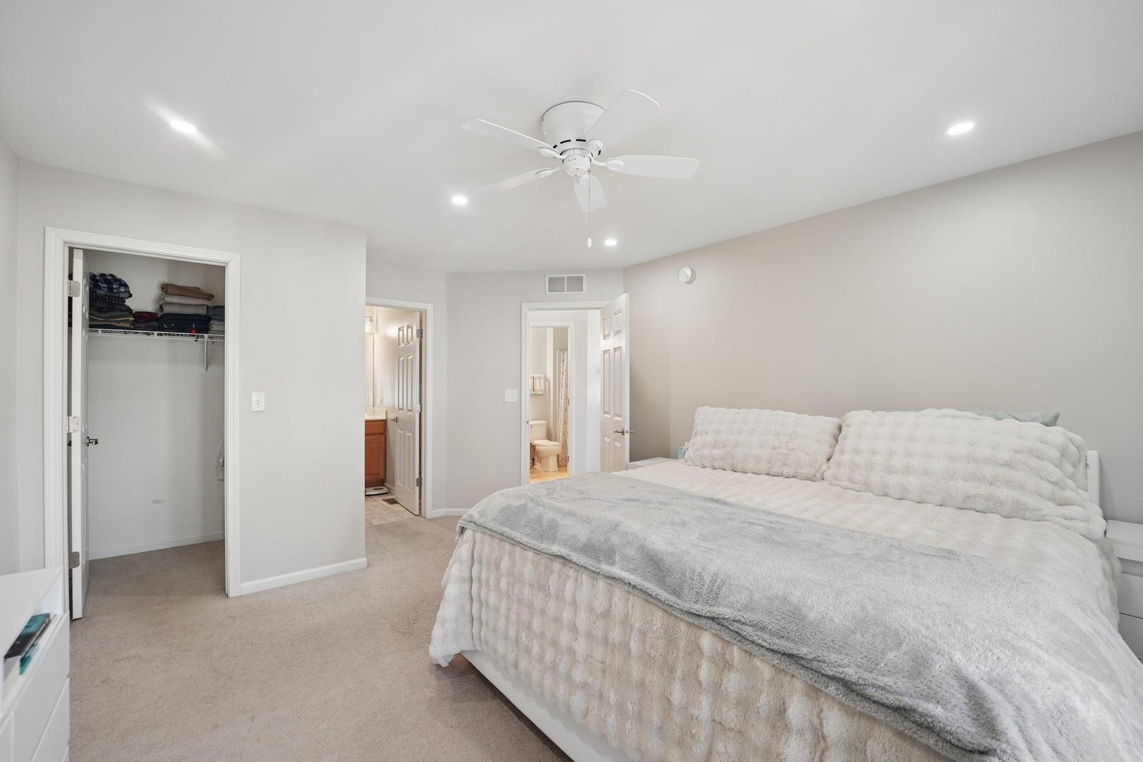 112 Morgans Gate Drive, Wood Dale, IL 60191