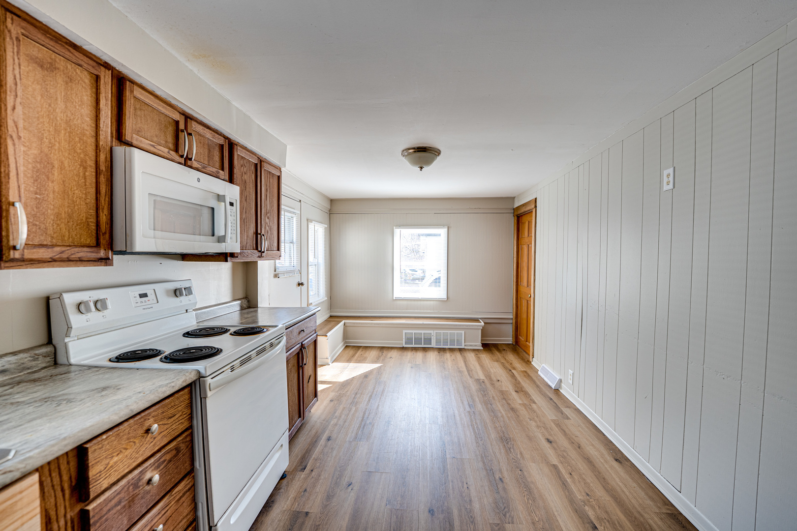 407 Beach Street #A, Aurora, IL 60505