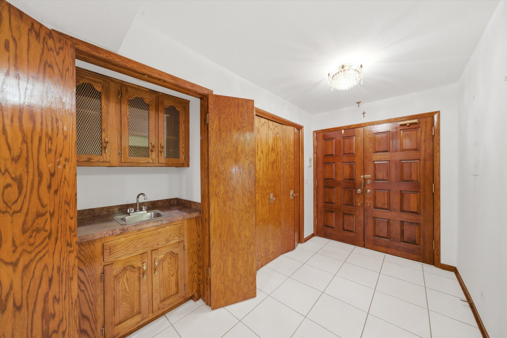 121 S Spruce Avenue #101, Wood Dale, IL 60191