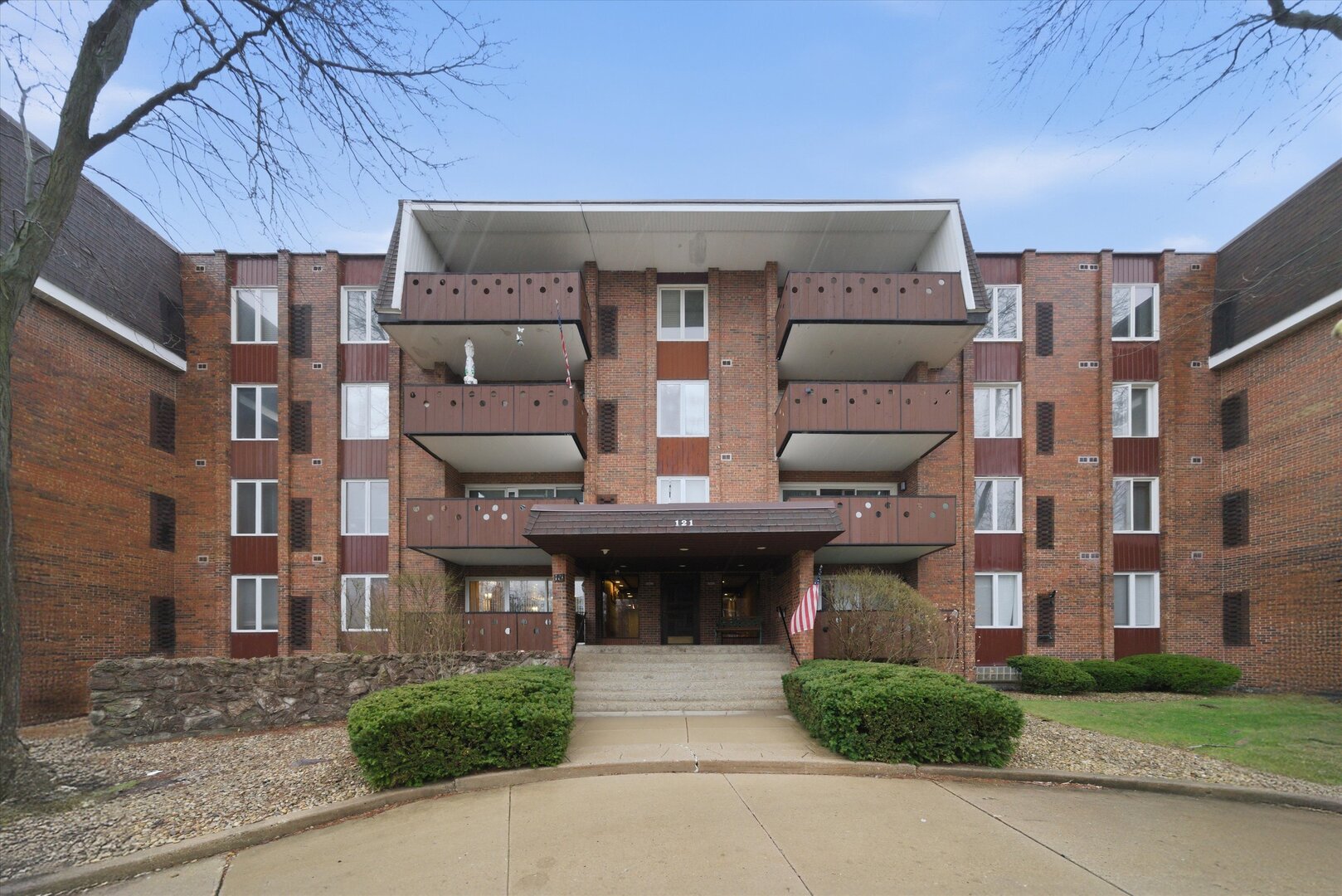 121 S Spruce Avenue #101, Wood Dale, IL 60191