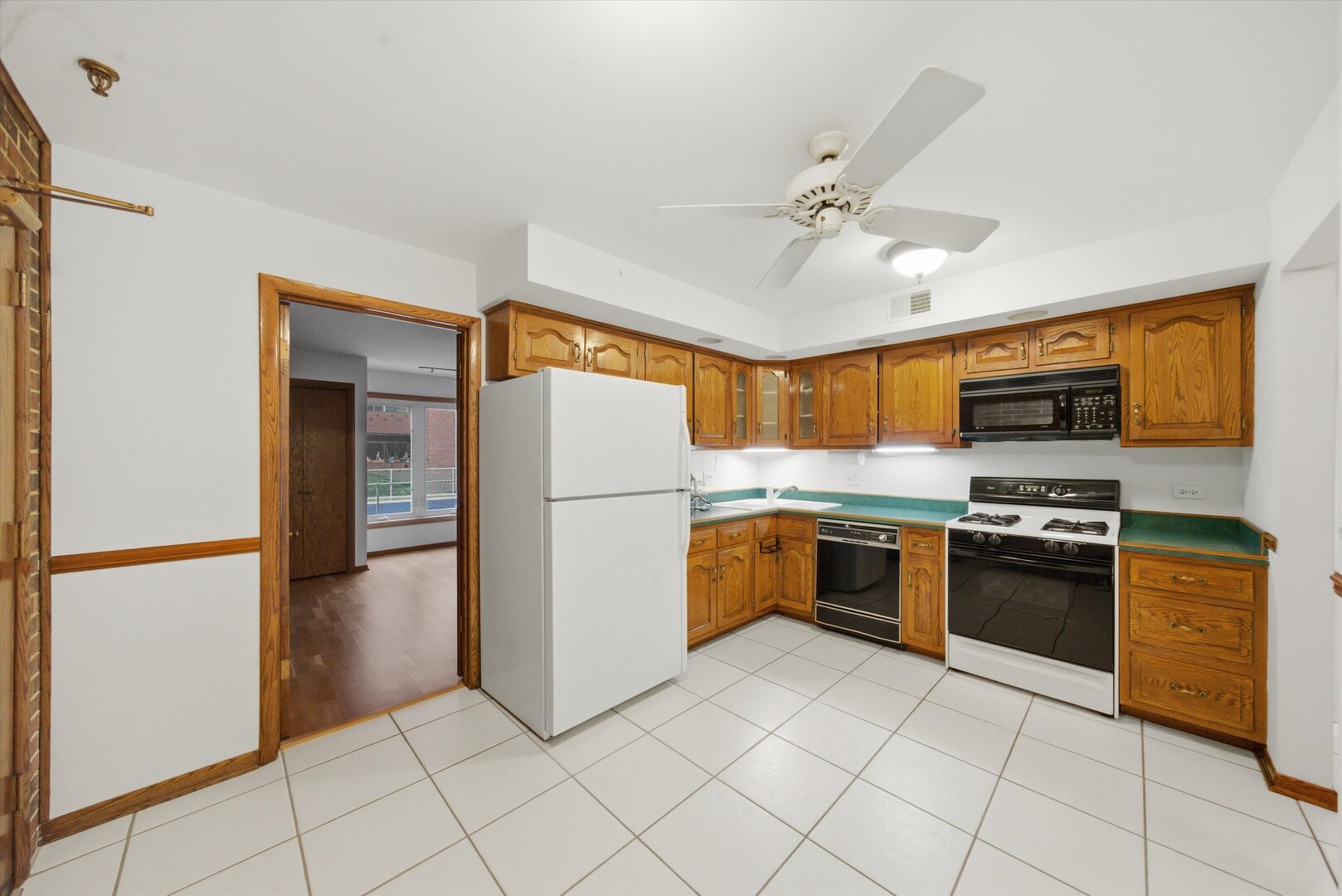 121 S Spruce Avenue #101, Wood Dale, IL 60191