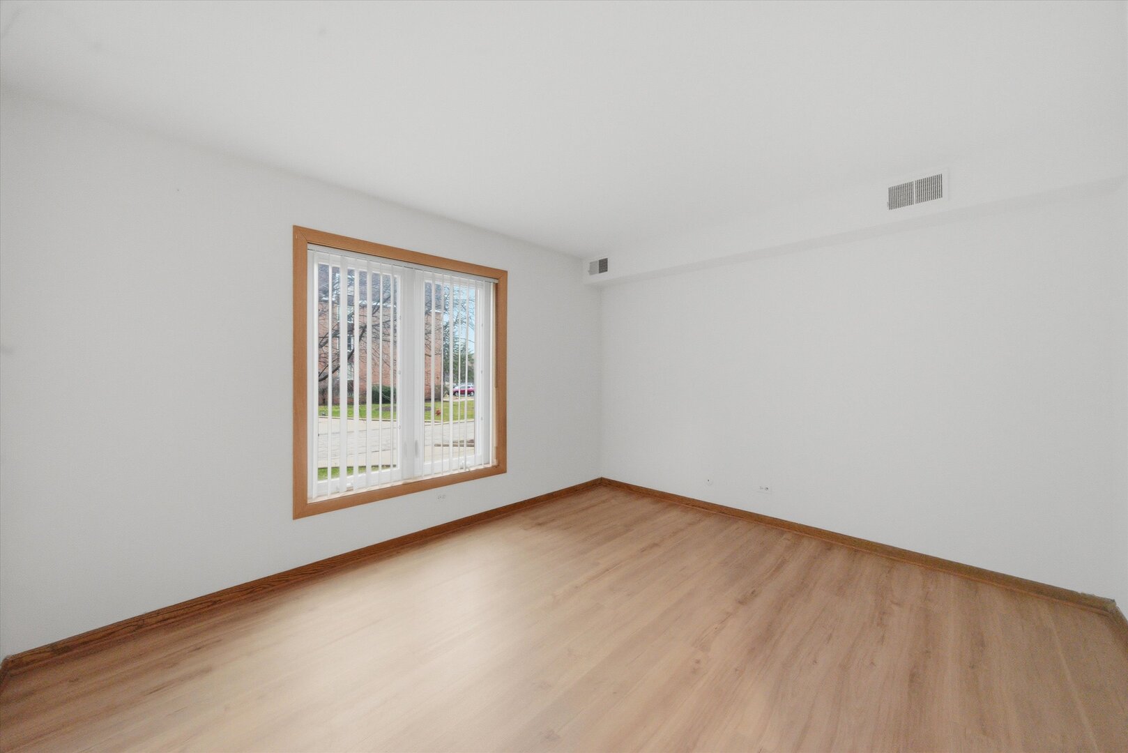 121 S Spruce Avenue #101, Wood Dale, IL 60191