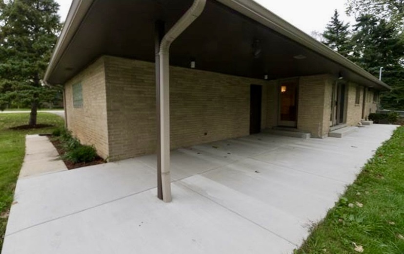 11 Woodridge Drive, Oak Brook, IL 60523