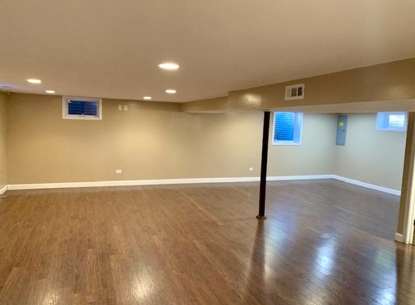 11 Woodridge Drive, Oak Brook, IL 60523