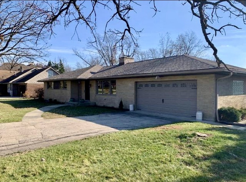 11 Woodridge Drive, Oak Brook, IL 60523