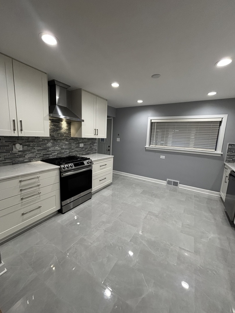 256 Maple Avenue, South Chicago Heights, IL 60411