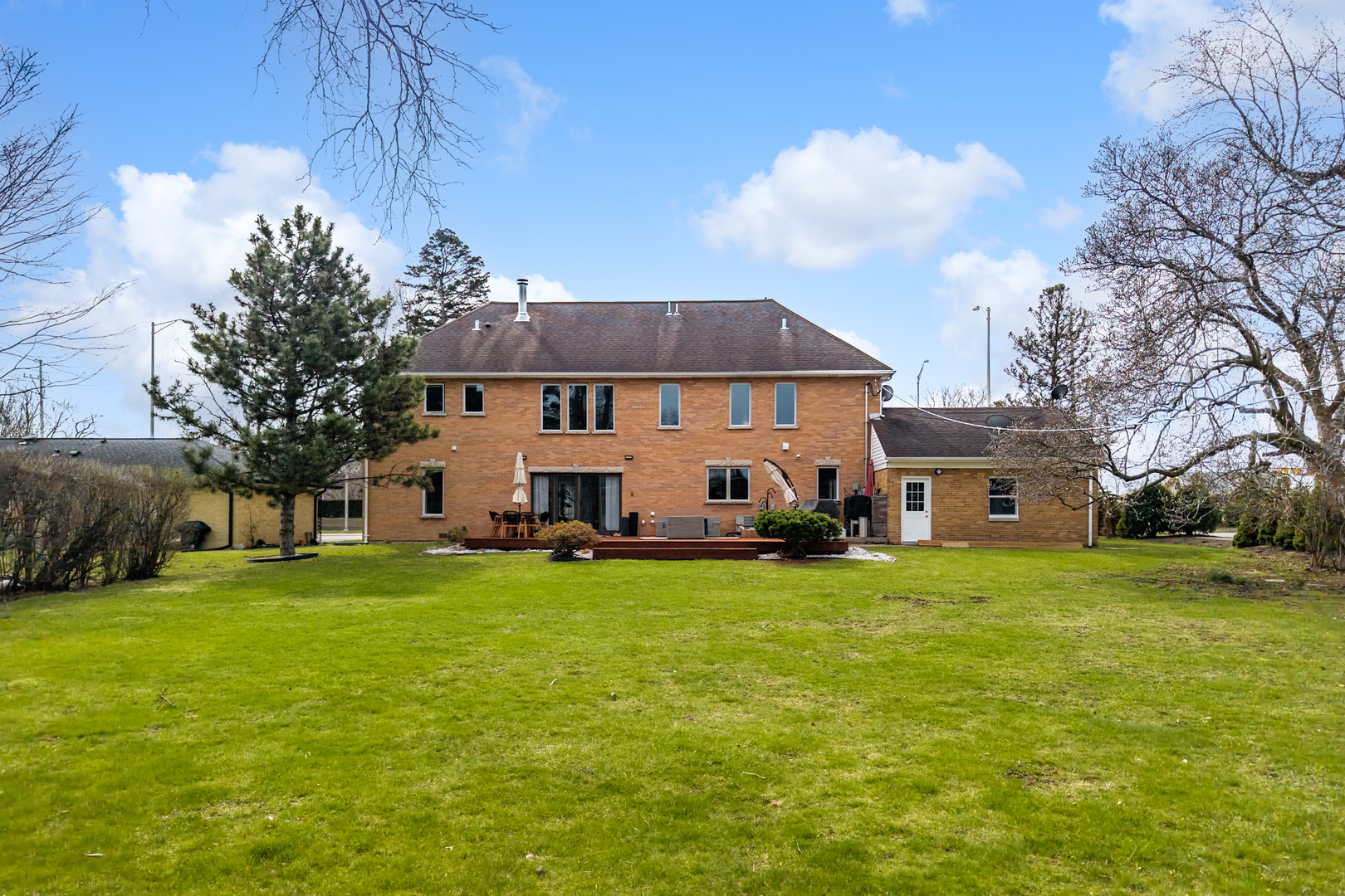 332 E Central Road, Arlington Heights, IL 60005