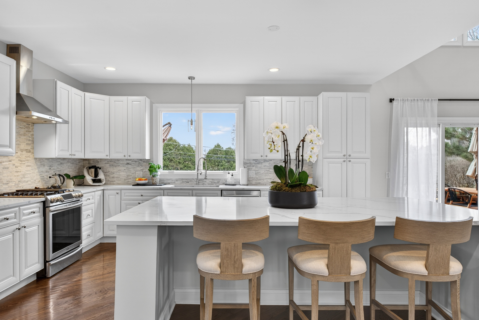 332 E Central Road, Arlington Heights, IL 60005