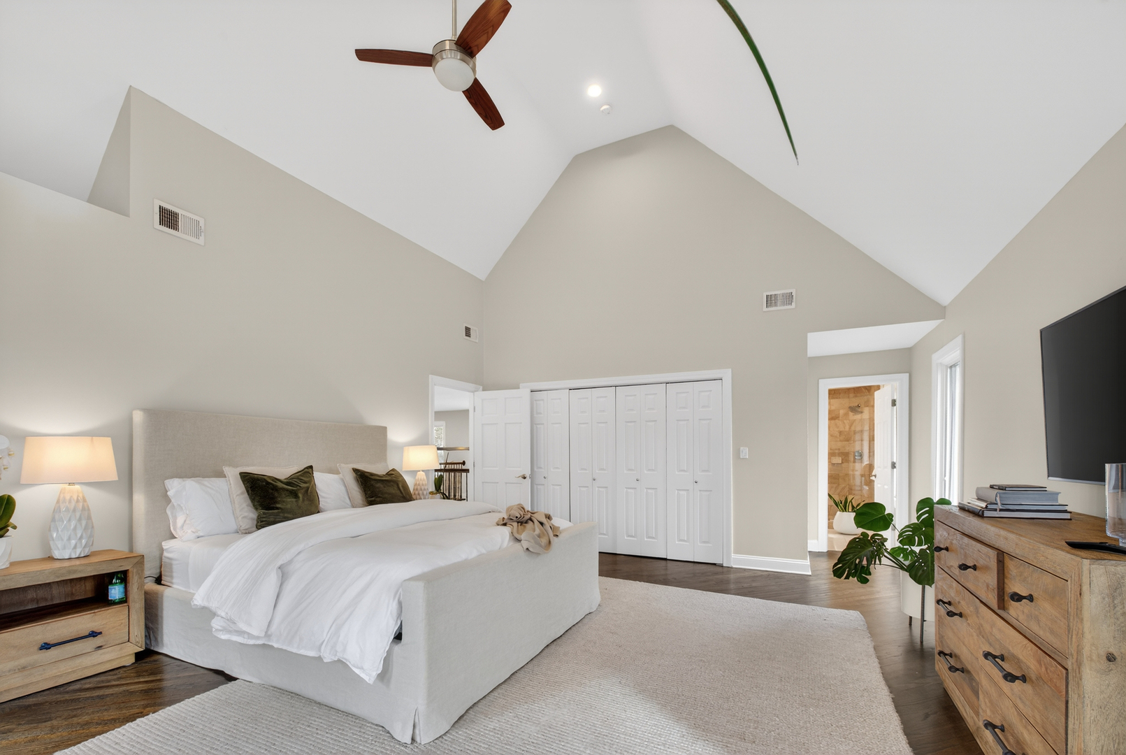 332 E Central Road, Arlington Heights, IL 60005