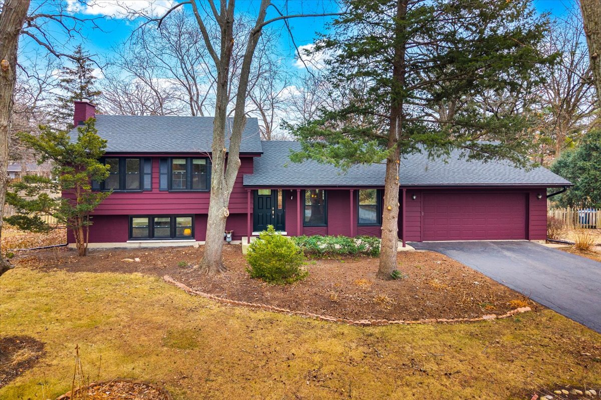 8S295 College Road, Naperville, IL 60540