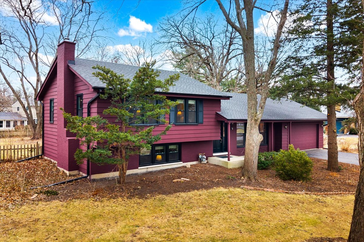 8S295 College Road, Naperville, IL 60540