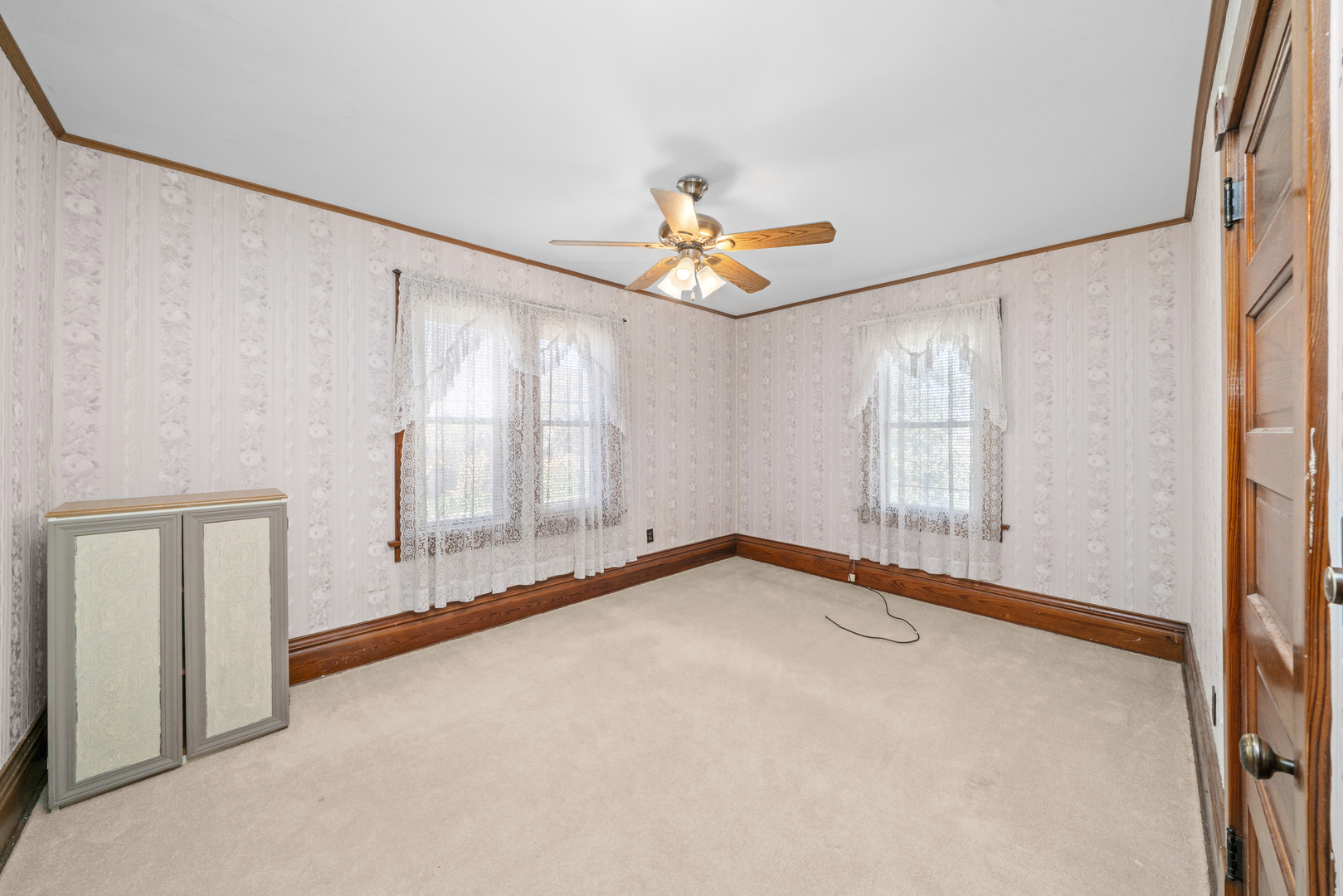 449 W Lincoln Avenue, Hinckley, IL 60520