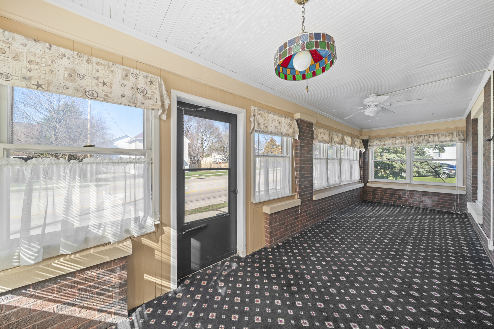 449 W Lincoln Avenue, Hinckley, IL 60520