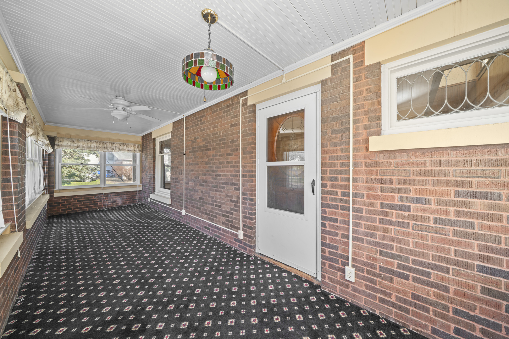 449 W Lincoln Avenue, Hinckley, IL 60520