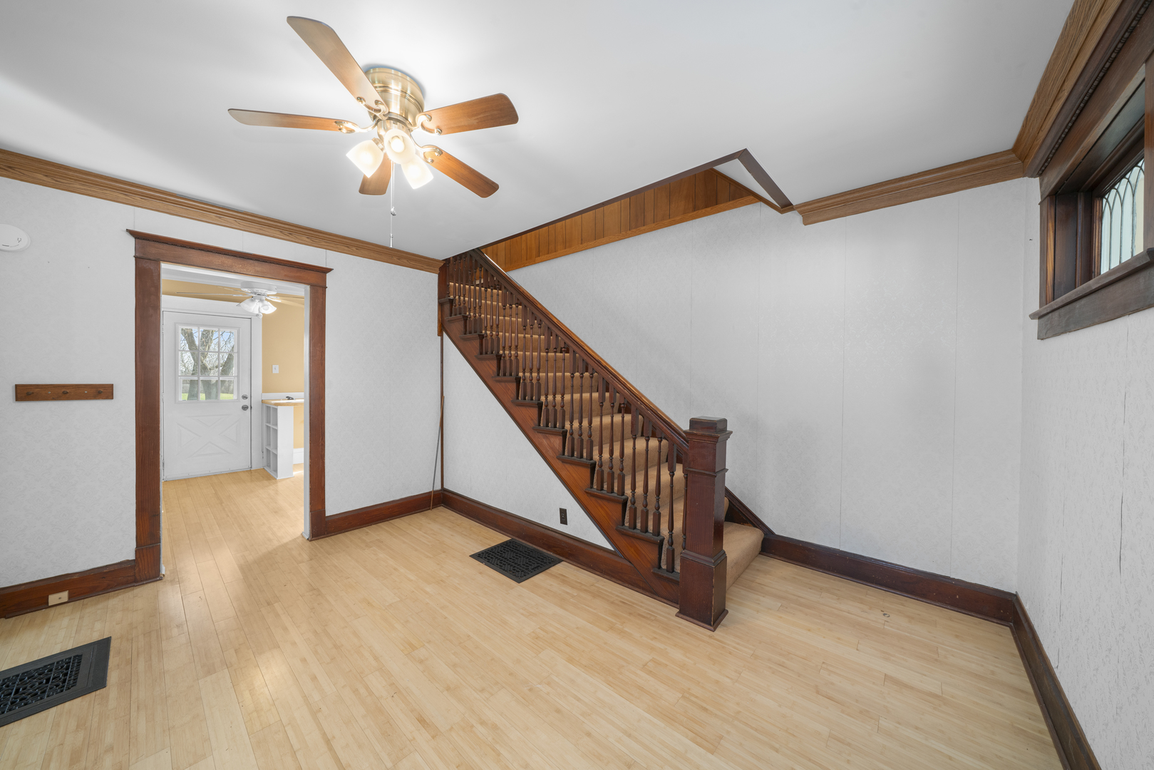 449 W Lincoln Avenue, Hinckley, IL 60520