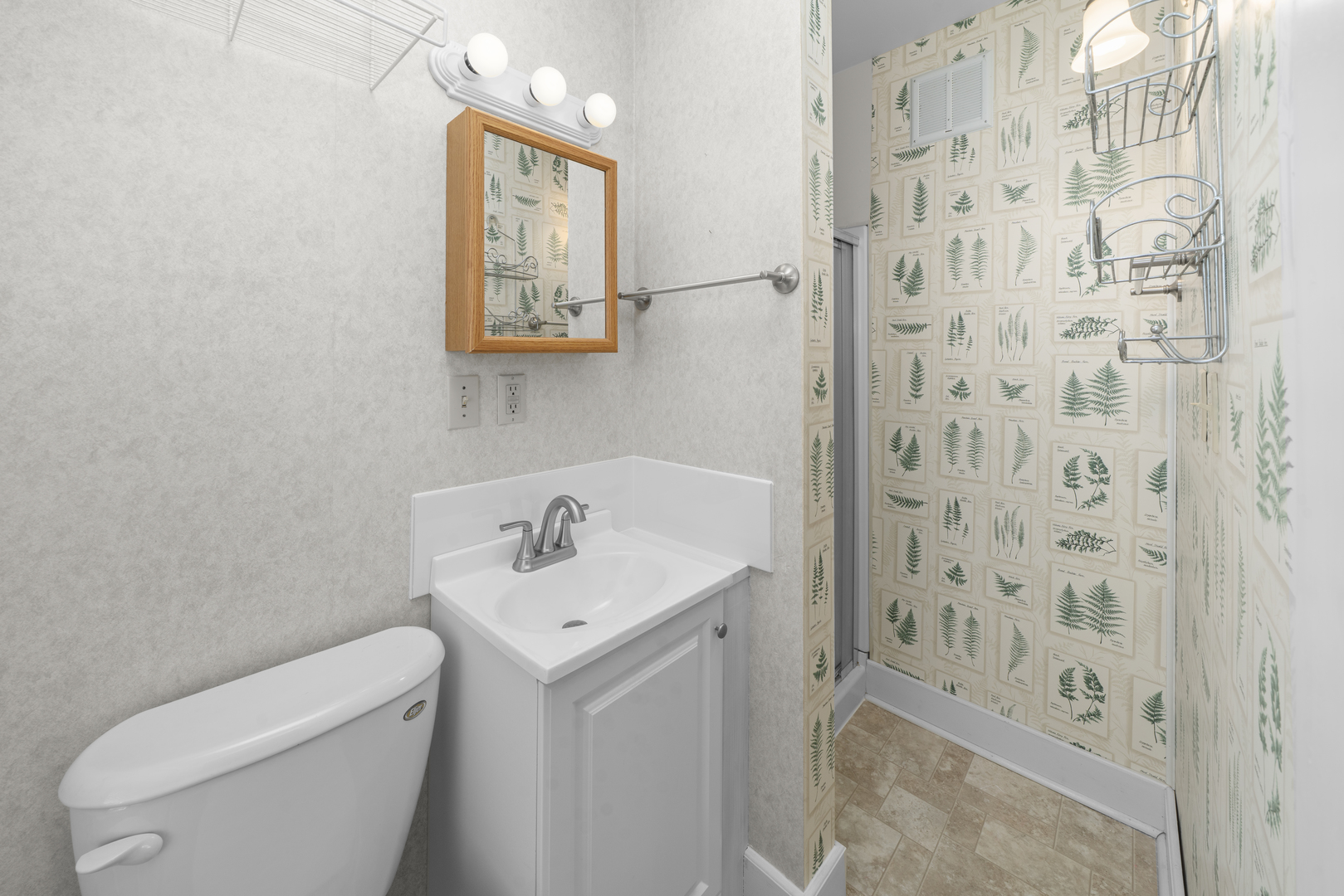 449 W Lincoln Avenue, Hinckley, IL 60520