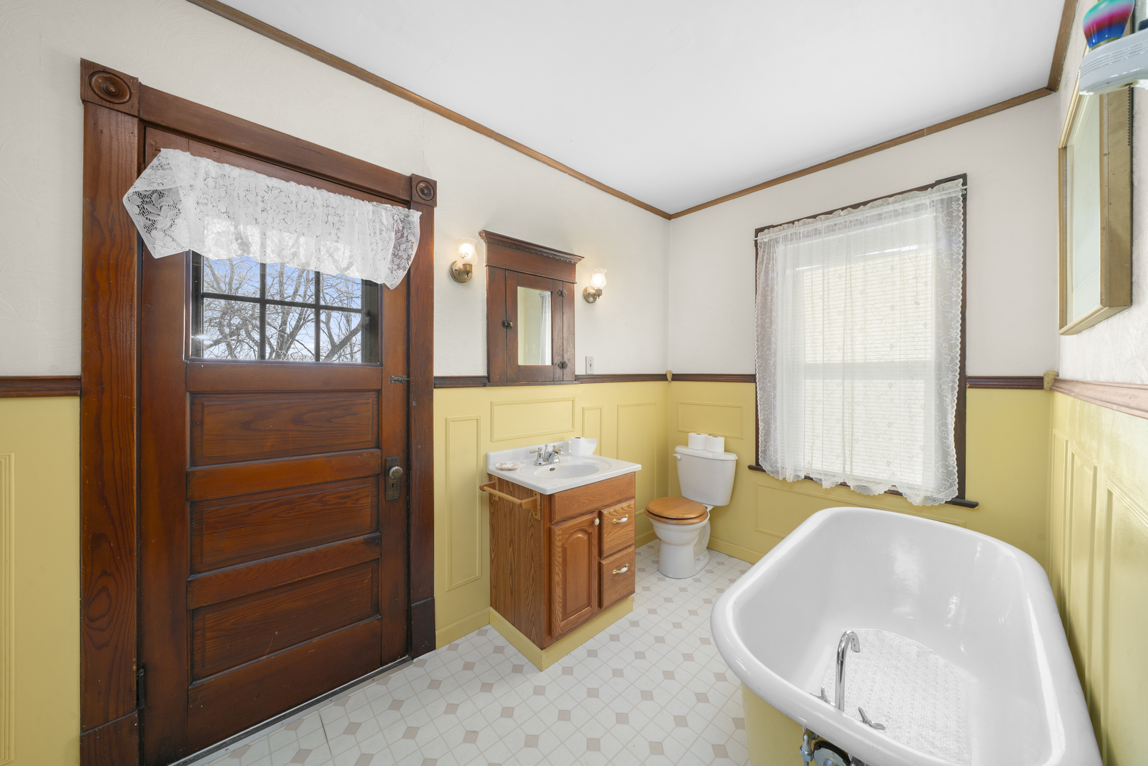 449 W Lincoln Avenue, Hinckley, IL 60520