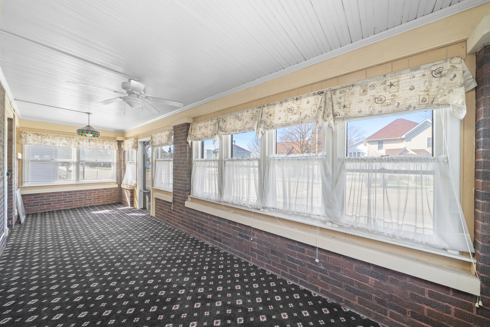 449 W Lincoln Avenue, Hinckley, IL 60520