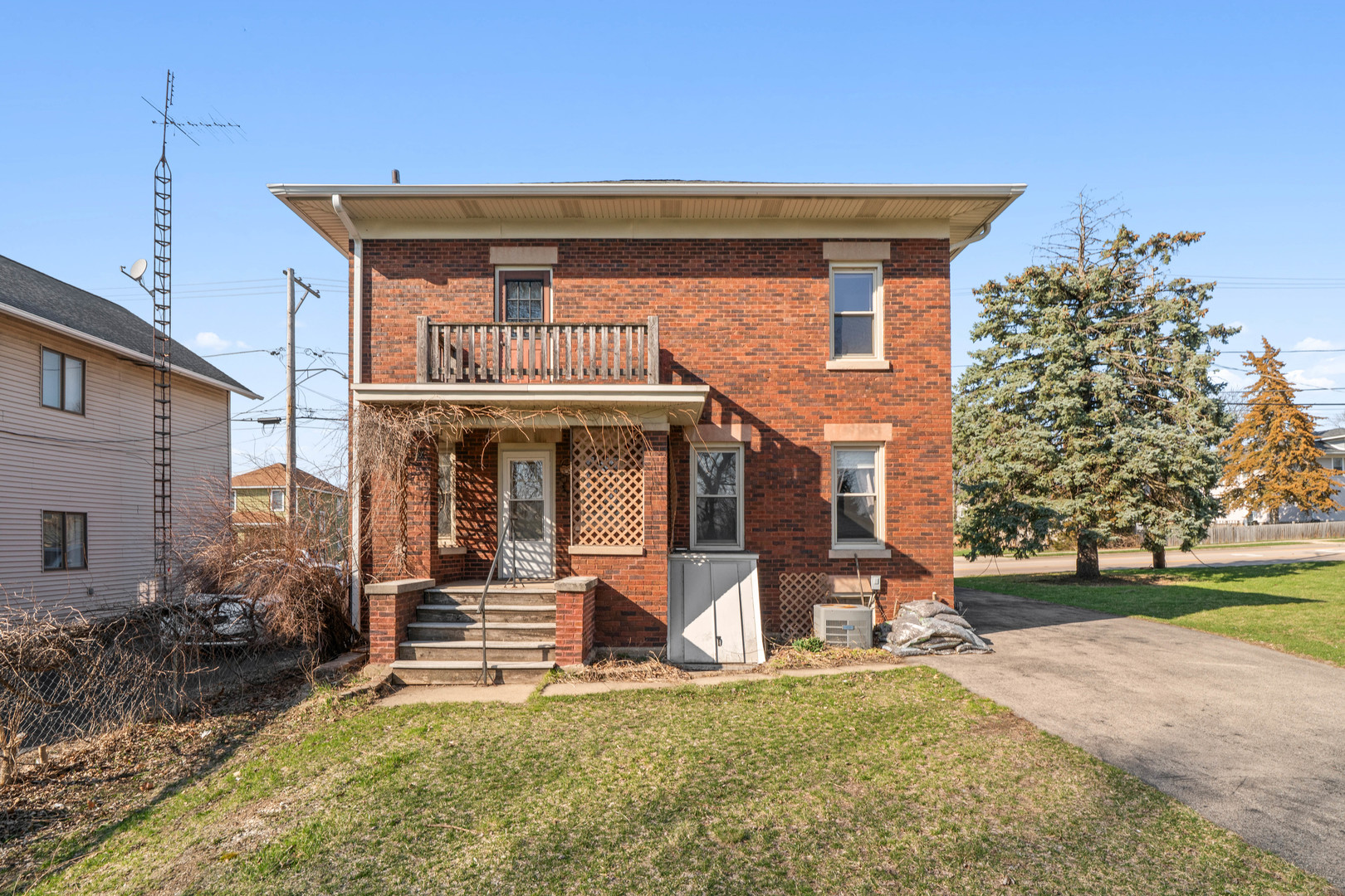 449 W Lincoln Avenue, Hinckley, IL 60520