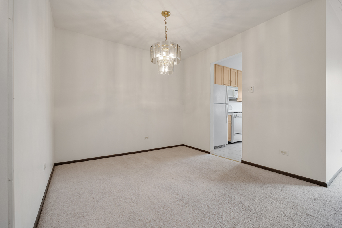 854 E Carriage Lane #8, Palatine, IL 60074