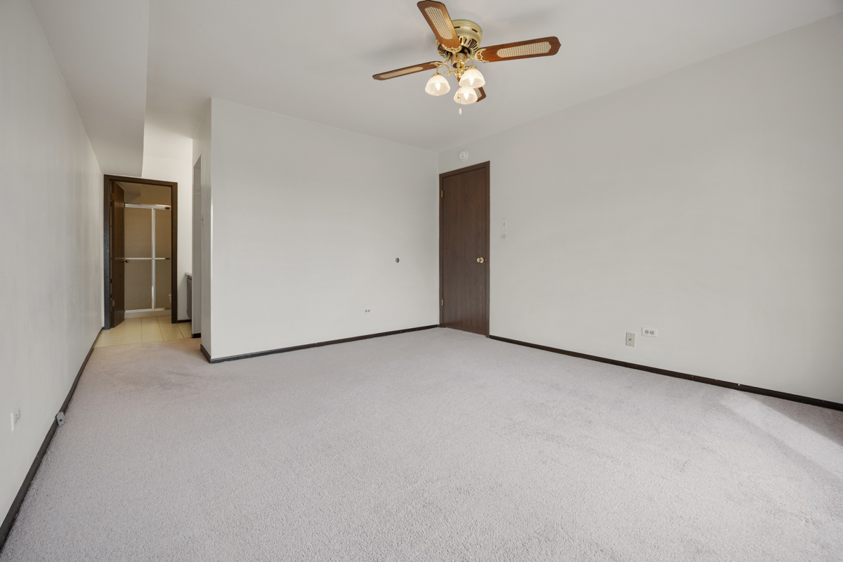 854 E Carriage Lane #8, Palatine, IL 60074