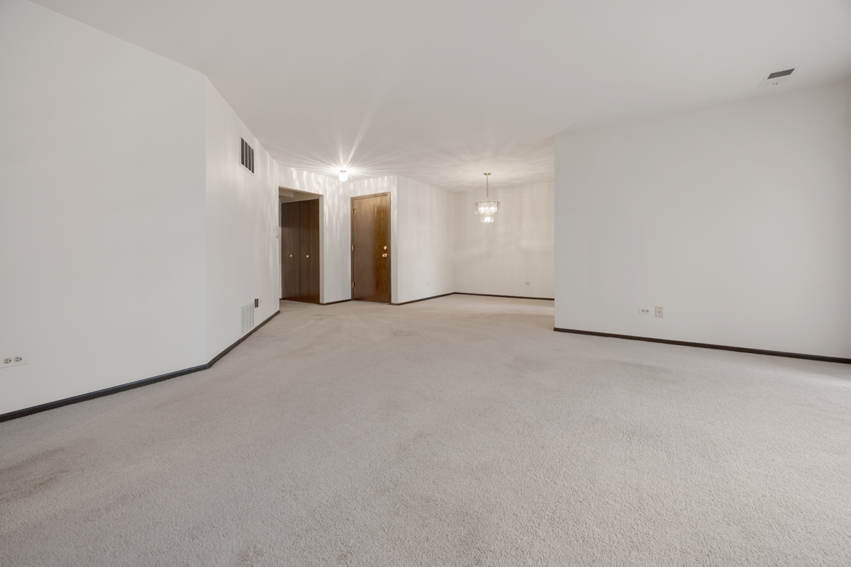 854 E Carriage Lane #8, Palatine, IL 60074