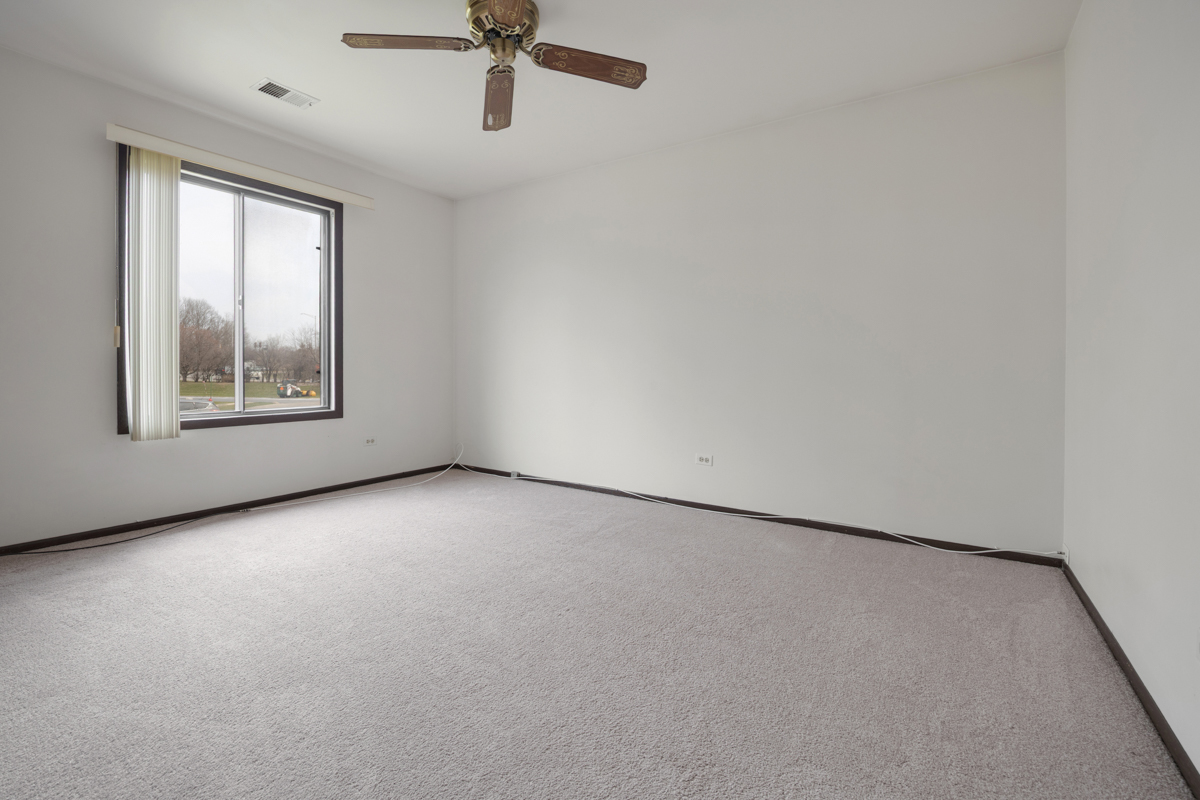 854 E Carriage Lane #8, Palatine, IL 60074