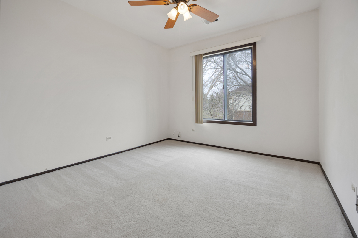 854 E Carriage Lane #8, Palatine, IL 60074