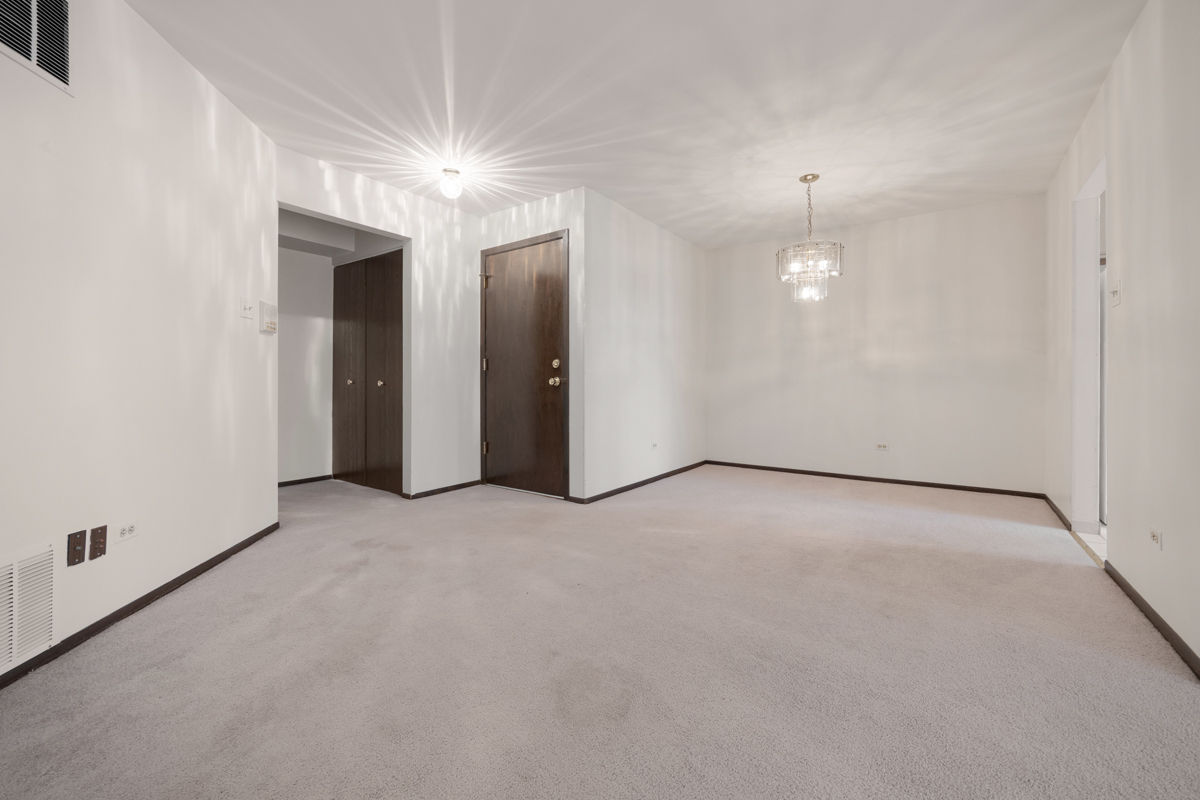 854 E Carriage Lane #8, Palatine, IL 60074