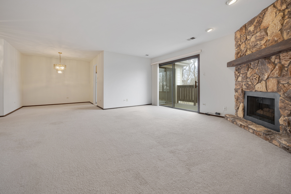 854 E Carriage Lane #8, Palatine, IL 60074